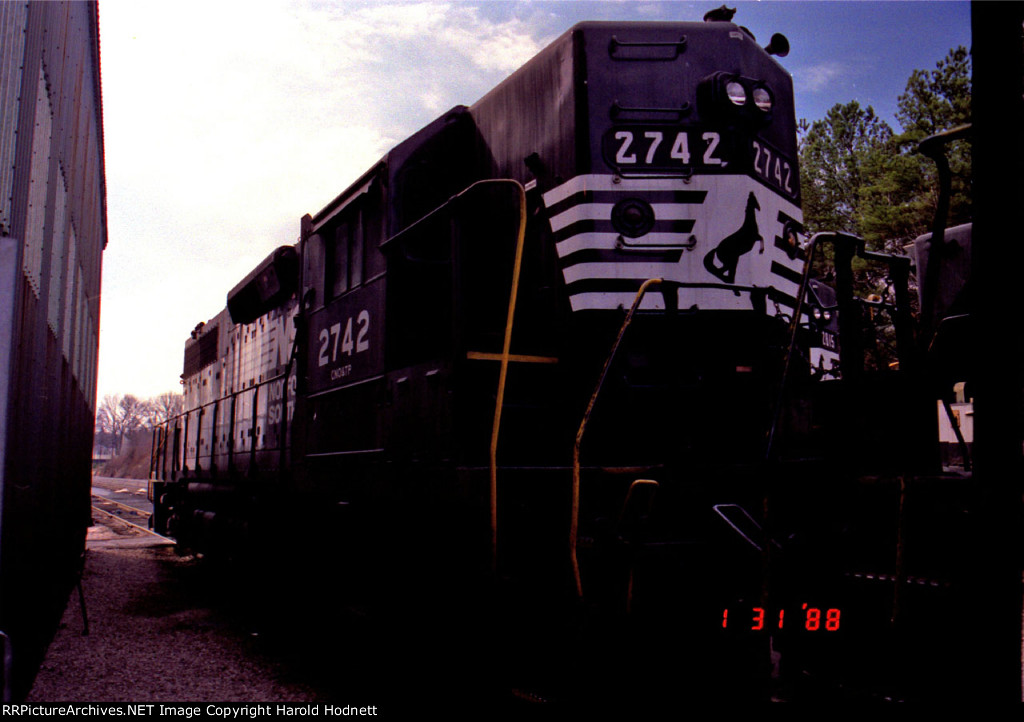 NS 2742